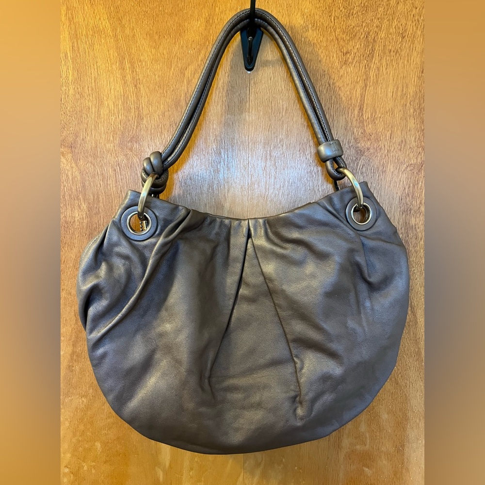 Gorgeous vintage Coach pewter “O” ring genuine leather shoulder bag - Picture 4 of 8